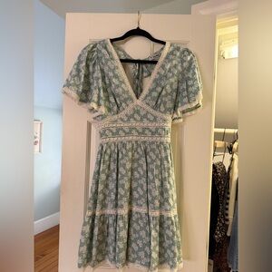 Chic Floral Midi Dress with Lace Accents